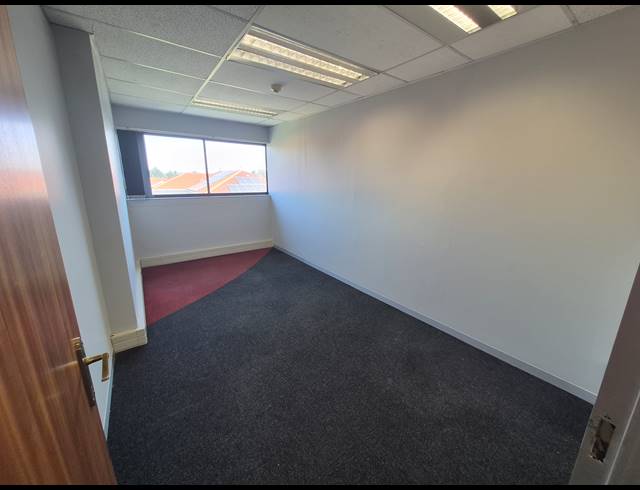 325M² OFFICE TO LET IN WOODMEAD